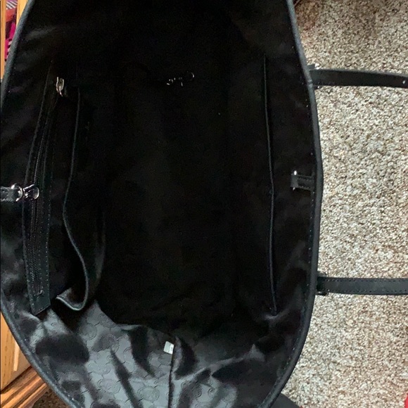 EUC Michael Kors large tote. - Picture 4 of 4